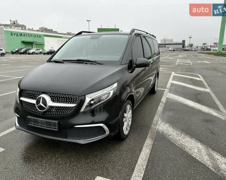 Черный Мерседес Metris, объемом двигателя 1.99 л и пробегом 64 тыс. км за 36500 $, фото 2 на Automoto.ua