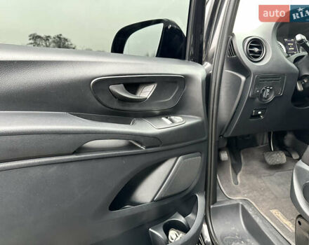 Черный Мерседес Metris, объемом двигателя 1.99 л и пробегом 64 тыс. км за 36500 $, фото 19 на Automoto.ua