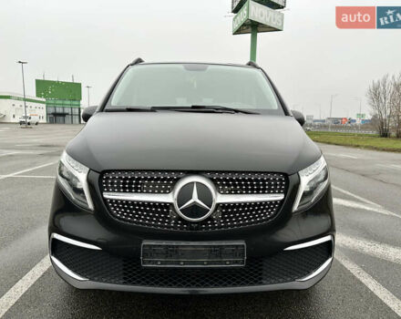 Черный Мерседес Metris, объемом двигателя 1.99 л и пробегом 64 тыс. км за 36500 $, фото 1 на Automoto.ua