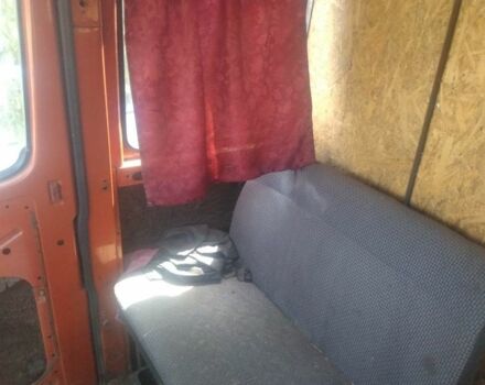 Красный Мерседес О 307, объемом двигателя 2.4 л и пробегом 700 тыс. км за 2000 $, фото 4 на Automoto.ua