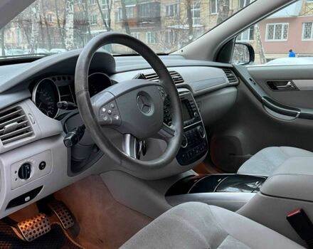 Черный Мерседес Р-Класс, объемом двигателя 3.2 л и пробегом 330 тыс. км за 6023 $, фото 6 на Automoto.ua