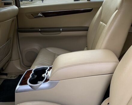 Черный Мерседес Р-Класс, объемом двигателя 5 л и пробегом 310 тыс. км за 7900 $, фото 13 на Automoto.ua