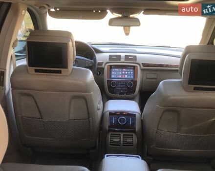 Черный Мерседес Р-Класс, объемом двигателя 3.5 л и пробегом 300 тыс. км за 8000 $, фото 13 на Automoto.ua