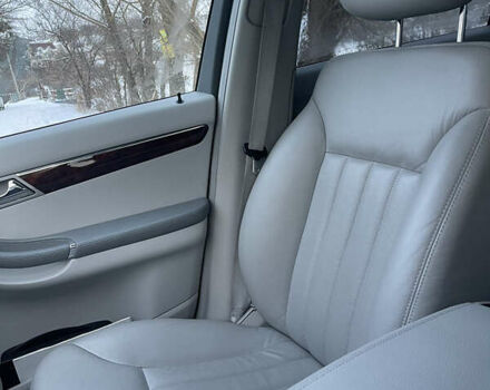 Черный Мерседес Р-Класс, объемом двигателя 5 л и пробегом 95 тыс. км за 11500 $, фото 18 на Automoto.ua