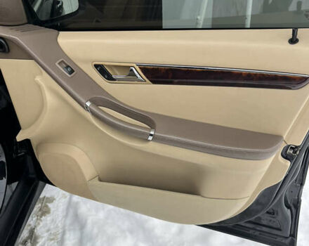 Черный Мерседес Р-Класс, объемом двигателя 3.5 л и пробегом 300 тыс. км за 7500 $, фото 14 на Automoto.ua