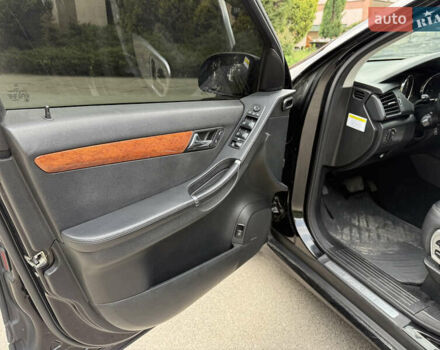 Черный Мерседес Р-Класс, объемом двигателя 3.5 л и пробегом 180 тыс. км за 7000 $, фото 4 на Automoto.ua