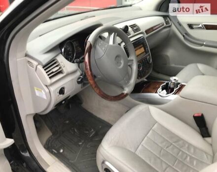 Черный Мерседес Р-Класс, объемом двигателя 5 л и пробегом 190 тыс. км за 8777 $, фото 11 на Automoto.ua