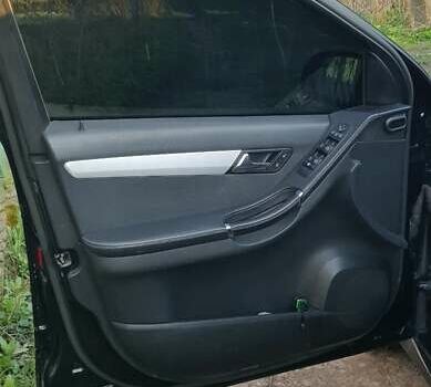 Чорний Мерседес Р-Клас, об'ємом двигуна 5 л та пробігом 259 тис. км за 9000 $, фото 20 на Automoto.ua