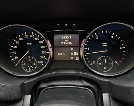 Чорний Мерседес Р-Клас, об'ємом двигуна 3 л та пробігом 235 тис. км за 8500 $, фото 4 на Automoto.ua