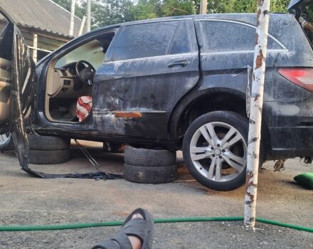 Мерседес Р-Класс 2011 в Макарове на Automoto.ua Черный Мерседес Р-Класс, объемом двигателя 3 л и пробегом 280 тыс. км за 2500 $, фото 1 на Automoto.ua