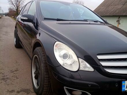 Черный Мерседес Р-Класс, объемом двигателя 3 л и пробегом 350 тыс. км за 8000 $, фото 1 на Automoto.ua