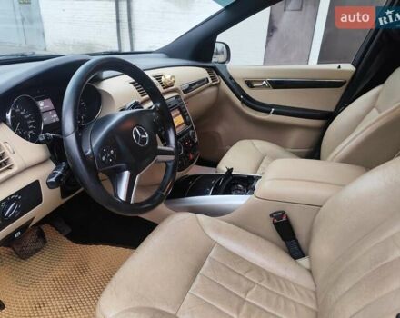 Червоний Мерседес Р-Клас, об'ємом двигуна 2.99 л та пробігом 345 тис. км за 9700 $, фото 9 на Automoto.ua