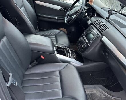 Серый Мерседес Р-Класс, объемом двигателя 3 л и пробегом 205 тыс. км за 11000 $, фото 3 на Automoto.ua