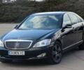 Черный Мерседес С 320, объемом двигателя 3 л и пробегом 254 тыс. км за 14300 $, фото 1 на Automoto.ua