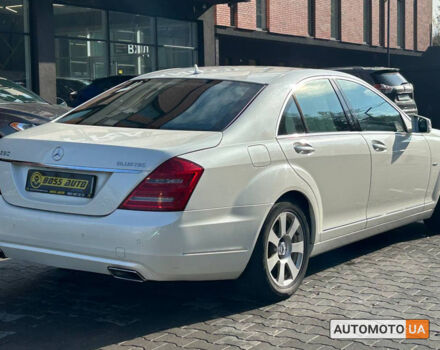 Білий Мерседес С 350, об'ємом двигуна 3 л та пробігом 291 тис. км за 21500 $, фото 5 на Automoto.ua