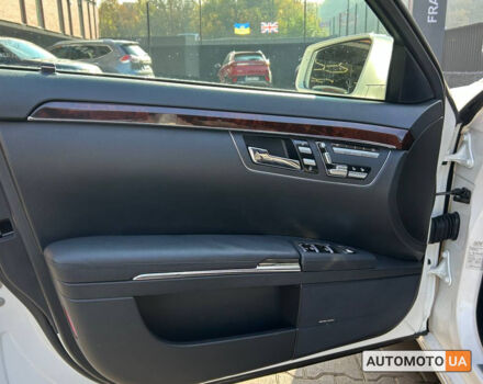 Білий Мерседес С 350, об'ємом двигуна 3 л та пробігом 291 тис. км за 21500 $, фото 6 на Automoto.ua