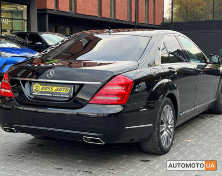 Чорний Мерседес С 350, об'ємом двигуна 3 л та пробігом 289 тис. км за 18200 $, фото 5 на Automoto.ua