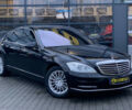 Черный Мерседес С 350, объемом двигателя 3 л и пробегом 296 тыс. км за 24700 $, фото 1 на Automoto.ua