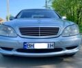 Синий Мерседес С 400, объемом двигателя 4 л и пробегом 280 тыс. км за 10000 $, фото 1 на Automoto.ua