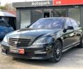 Черный Мерседес С 420, объемом двигателя 4 л и пробегом 282 тыс. км за 12790 $, фото 1 на Automoto.ua