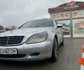 Сірий Мерседес С 430, об'ємом двигуна 5 л та пробігом 400 тис. км за 5500 $, фото 1 на Automoto.ua