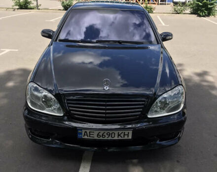 Черный Мерседес С 500, объемом двигателя 5 л и пробегом 320 тыс. км за 8000 $, фото 6 на Automoto.ua