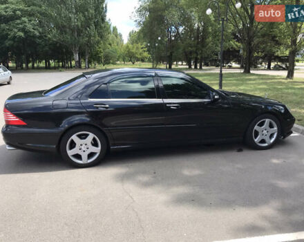 Черный Мерседес С 500, объемом двигателя 5 л и пробегом 320 тыс. км за 8000 $, фото 1 на Automoto.ua