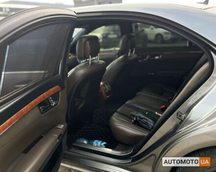 Серый Мерседес С 500, объемом двигателя 5.5 л и пробегом 233 тыс. км за 13500 $, фото 25 на Automoto.ua