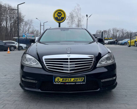 Чорний Мерседес С 550, об'ємом двигуна 5.5 л та пробігом 251 тис. км за 14500 $, фото 1 на Automoto.ua