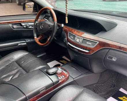 Чорний Мерседес С 550, об'ємом двигуна 5.5 л та пробігом 251 тис. км за 14500 $, фото 13 на Automoto.ua