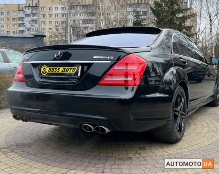 Чорний Мерседес С 550, об'ємом двигуна 5.5 л та пробігом 273 тис. км за 11999 $, фото 5 на Automoto.ua
