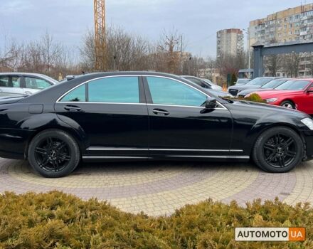 Чорний Мерседес С 550, об'ємом двигуна 5.5 л та пробігом 273 тис. км за 11999 $, фото 6 на Automoto.ua