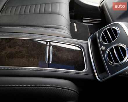 Белый Мерседес С Класс, объемом двигателя 3.98 л и пробегом 36 тыс. км за 120000 $, фото 41 на Automoto.ua