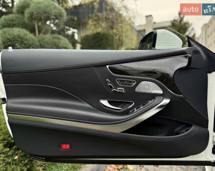 Білий Мерседес С Клас, об'ємом двигуна 3.98 л та пробігом 37 тис. км за 99990 $, фото 30 на Automoto.ua