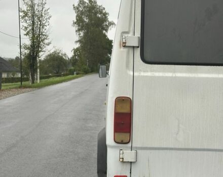Білий Мерседес С Клас, об'ємом двигуна 2.9 л та пробігом 200 тис. км за 3500 $, фото 4 на Automoto.ua