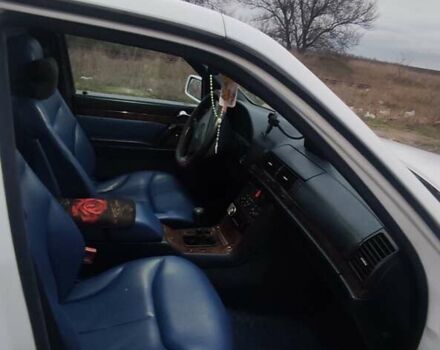 Білий Мерседес С Клас, об'ємом двигуна 3.2 л та пробігом 308 тис. км за 4700 $, фото 14 на Automoto.ua