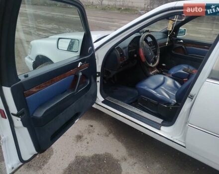 Білий Мерседес С Клас, об'ємом двигуна 3.2 л та пробігом 308 тис. км за 4700 $, фото 17 на Automoto.ua