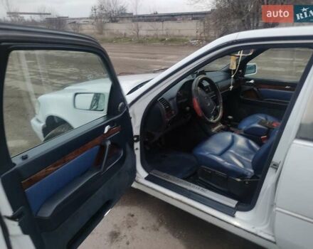 Білий Мерседес С Клас, об'ємом двигуна 3.2 л та пробігом 308 тис. км за 4700 $, фото 12 на Automoto.ua