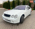 Белый Мерседес С Класс, объемом двигателя 3.2 л и пробегом 300 тыс. км за 4900 $, фото 6 на Automoto.ua