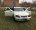 Белый Мерседес С Класс, объемом двигателя 4 л и пробегом 187 тыс. км за 6200 $, фото 1 на Automoto.ua