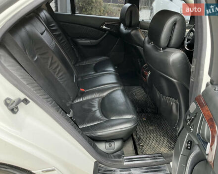 Білий Мерседес С Клас, об'ємом двигуна 3.2 л та пробігом 310 тис. км за 8200 $, фото 9 на Automoto.ua