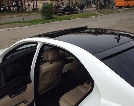 Белый Мерседес С Класс, объемом двигателя 5.46 л и пробегом 205 тыс. км за 10500 $, фото 4 на Automoto.ua