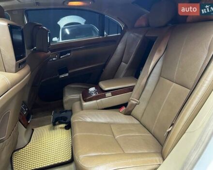 Белый Мерседес С Класс, объемом двигателя 5.46 л и пробегом 325 тыс. км за 13400 $, фото 14 на Automoto.ua