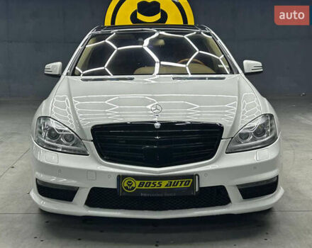 Белый Мерседес С Класс, объемом двигателя 5.46 л и пробегом 325 тыс. км за 13400 $, фото 1 на Automoto.ua