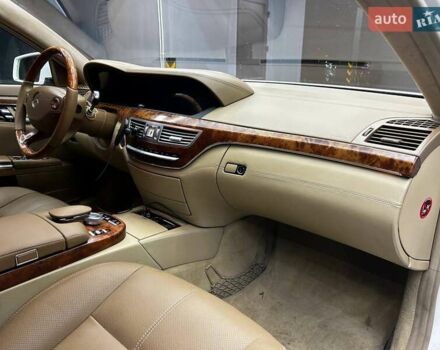 Белый Мерседес С Класс, объемом двигателя 5.46 л и пробегом 325 тыс. км за 13400 $, фото 26 на Automoto.ua