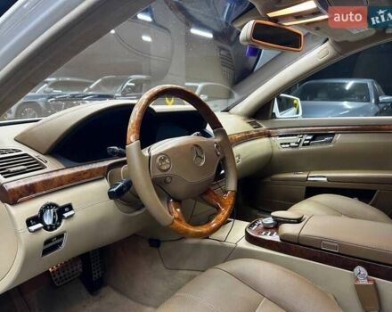 Белый Мерседес С Класс, объемом двигателя 5.46 л и пробегом 325 тыс. км за 13400 $, фото 10 на Automoto.ua