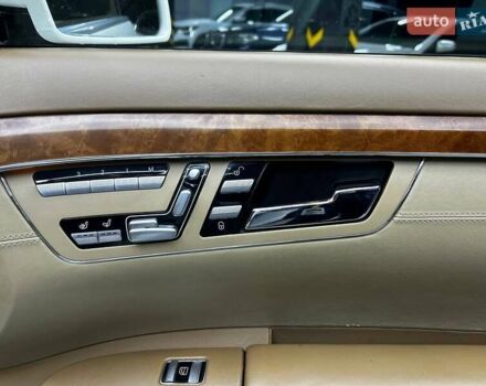 Белый Мерседес С Класс, объемом двигателя 5.46 л и пробегом 325 тыс. км за 13400 $, фото 23 на Automoto.ua