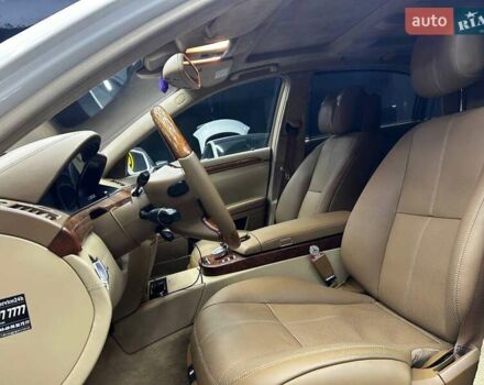 Белый Мерседес С Класс, объемом двигателя 5.46 л и пробегом 325 тыс. км за 13400 $, фото 9 на Automoto.ua