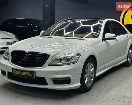 Белый Мерседес С Класс, объемом двигателя 5.46 л и пробегом 325 тыс. км за 13400 $, фото 2 на Automoto.ua