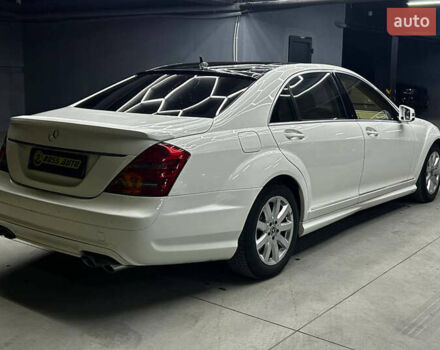 Белый Мерседес С Класс, объемом двигателя 5.46 л и пробегом 325 тыс. км за 13400 $, фото 5 на Automoto.ua